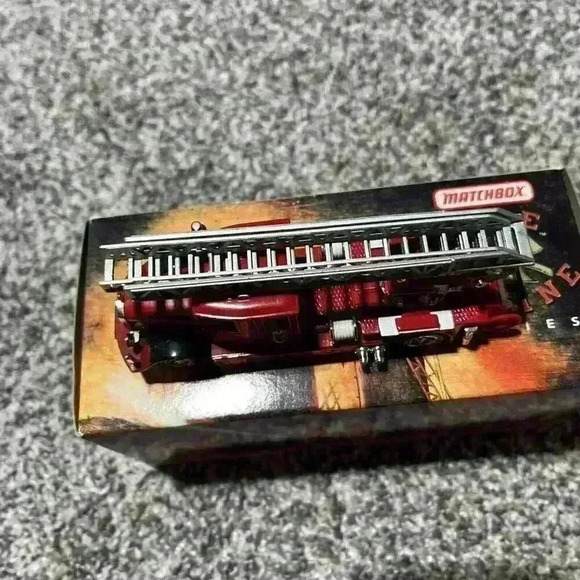 Matchbox Models Of Yesteryear Fire Engine YFE05 1932 Mercedes-Benz Ladder Truck - Picture 7 of 12